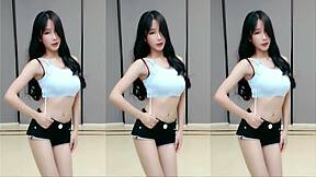 Watch This Cute Chinese Girl Dance Her Sexy Moves!