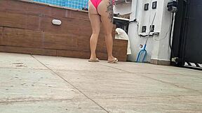 Esposa Gemendo Alto Traindo Marido com Piscineiro Dotado no Quarto!