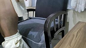 Esposa Gemendo Alto Traindo Marido com Piscineiro Dotado no Quarto!