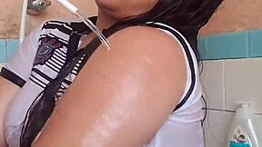 ele ama ver meu braço molhado... parte 2, ughh so hot