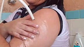 ele ama ver meu braço molhado... parte 2, ughh so hot