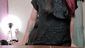 oiled bubble butt tranny rides fat dildo close up