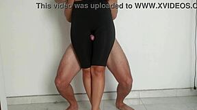 hermanastra, usa tus piernas sexys para masturbar mi polla hasta correrme en tu cuerpo perfecto