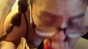 me encanta mamar esa verga dura y tragar toda la lechita caliente en mi boca sexy