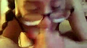 me encanta mamar esa verga dura y tragar toda la lechita caliente en mi boca sexy