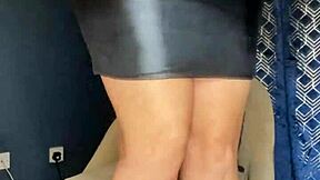 hey horny british milf secretary, tease that fat pussy and jiggle booty while i wait...