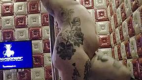 Alina modelista dancing sexy on the pole