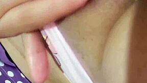 chica con el culo masturbandose hasta correrse