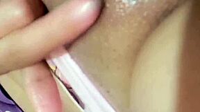 chica con el culo masturbandose hasta correrse