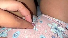 Alguien puede darme unos deditos porfavor