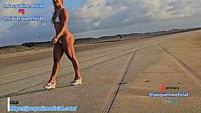 loira linda gostosa de bikini