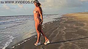 loira linda gostosa de bikini