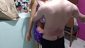 Follando El Estrecho Co�o Rosado De Mi Madrastra De 40 A�os