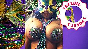 porn star jessica grabbit flashes at mardi gras