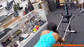 Black fitness pawner fucked by white broker