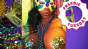porn star jessica grabbit flashes at mardi gras