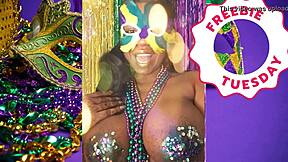 porn star jessica grabbit flashes at mardi gras