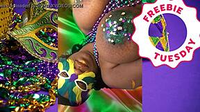 porn star jessica grabbit flashes at mardi gras