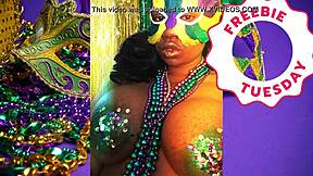 porn star jessica grabbit flashes at mardi gras