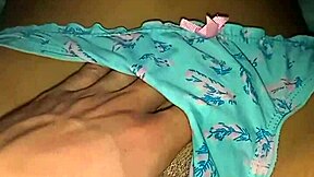 novinha de 18 wants to fuck her roommate