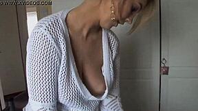 dirty babe shows nipple slip downblouse