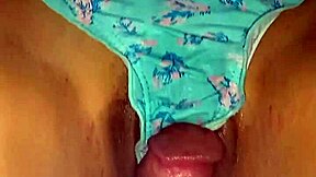 novinha de 18 wants to fuck her roommate