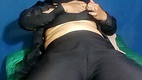 Indonesia horny female security guard masturbates until she squirtsjago jilmek - satpam wanita sange colmek sampai muncrat