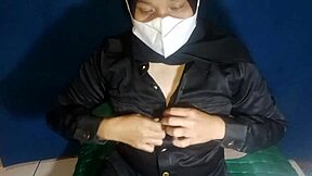 Indonesia horny female security guard masturbates until she squirtsjago jilmek - satpam wanita sange colmek sampai muncrat