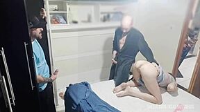 pegadinha com esposa vendei olhos dela e no meio da transa meu amigo entrou surpresa