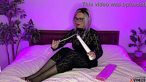 curvy milf uses wand on her pussy
