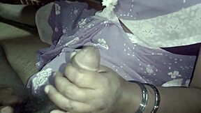 Big ass housewife indian aunty gives blowjob