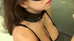 submissa engasgando no pau do dominador até o fundo e depois fodida até gozar