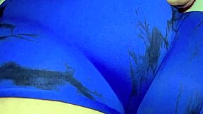 mi madrastra soraya shows her big ass before bed