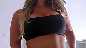 big booty babe plays with pussy after gym