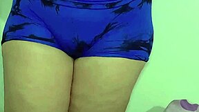mi madrastra soraya shows her big ass before bed