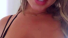 big booty babe plays with pussy after gym