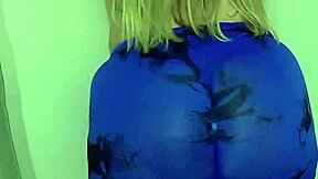 mi madrastra soraya shows her big ass before bed