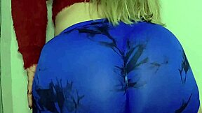 mi madrastra soraya shows her big ass before bed