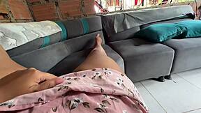 Aprovecho que mis padres no estan en casa para masturbarme pensando en mis seguidores
