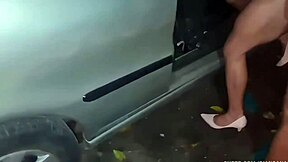 Siruba no estacionamento dos amigos.