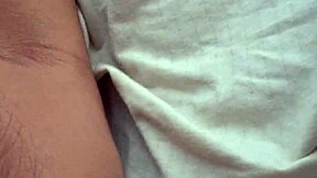 novinho se masturbando no banheiro do escritorio da chefe