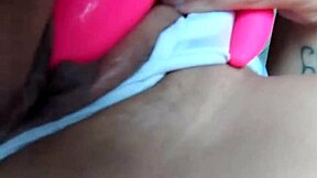 Masturbándose con vibrador remoto flamingo in bedroom