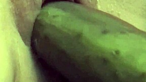 girlfriend reaches orgasm after using cucumber