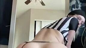 Loira perfeita performs amateur scene