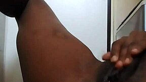 Kellybabee's Black Pussy Gets Detailed Fingering And Masturbation In Gay Scene