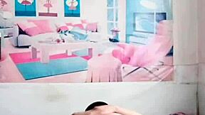 Hairdresser exclaims, 'My boyfriend is so hot!'