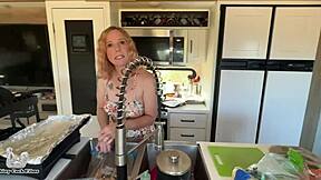 Pomáham mojej nevlastnej mame s vianočným stresom Jane Cane lesklý kurac filmy