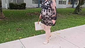 낯선 남자가 집까지 태워주고 내 보지에 크림파이!