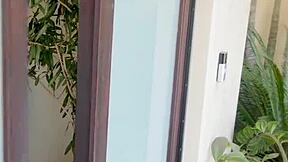 छोटी जवान लड़की 18+ रायली स्टार मोटे काले लंड पर उछलती