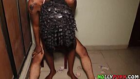 Aku Buang Uangnya dan Entot Dia Keras di Garasi